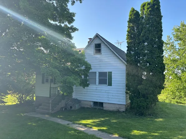 54642 County Road 376, Bangor, MI 49013