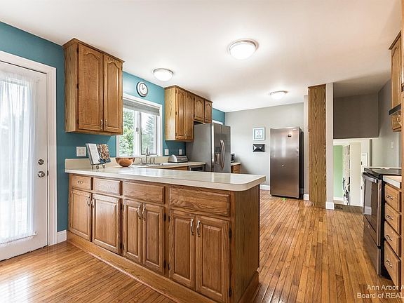 5th image of 5715 Dartmouth Ct