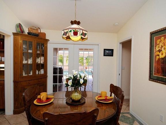 BEAUTIFUL DINING ROOM