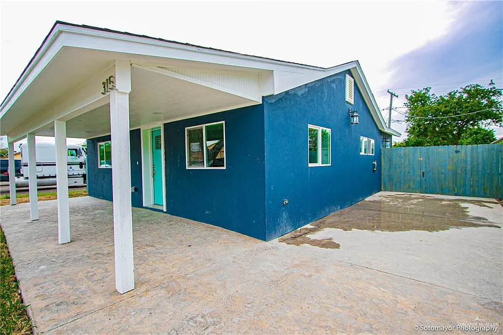 2 bed, 1.0 bath, 828 sqft, $1,350 — Photo 3
