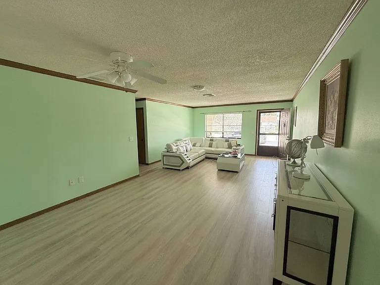 6203 Emerson Dr — Photo 2