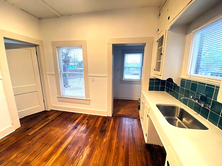 830 Texas Ave — Photo 19