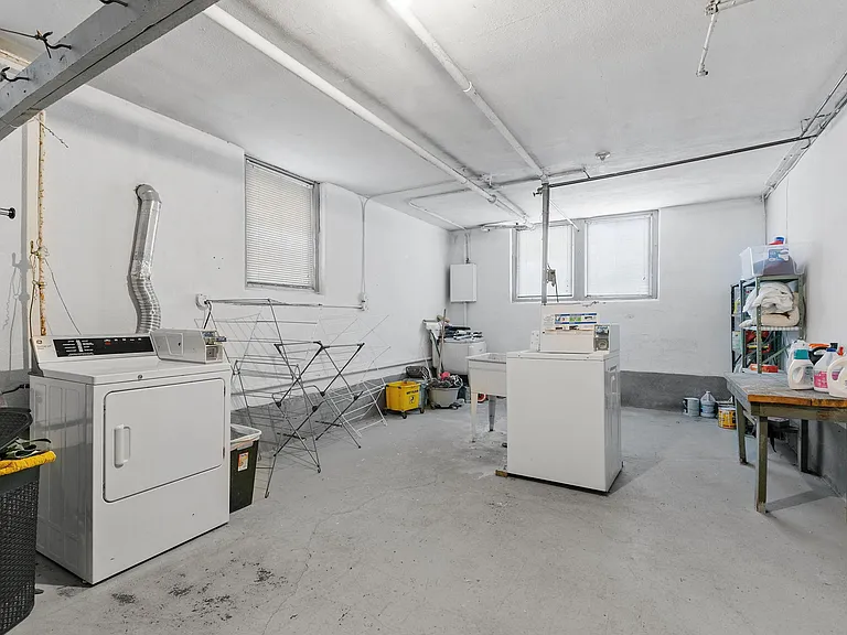 Emmerson Terrace Apartments — Photo 20