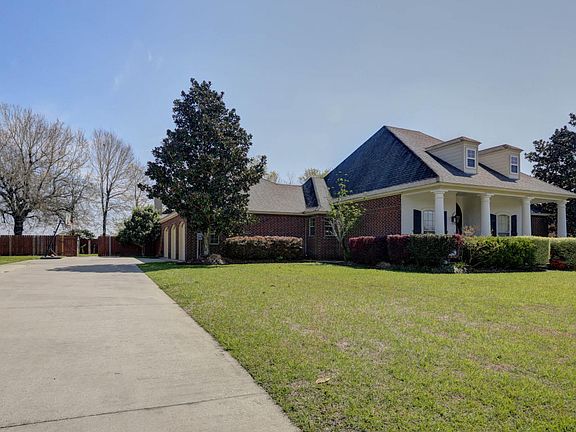 2nd image of 142 Hundred Oaks Dr
