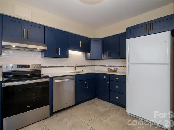 6810 Farmingdale Dr APT D, Charlotte, NC 28212