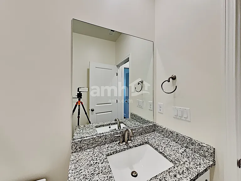 819 Grover Ct — Photo 14