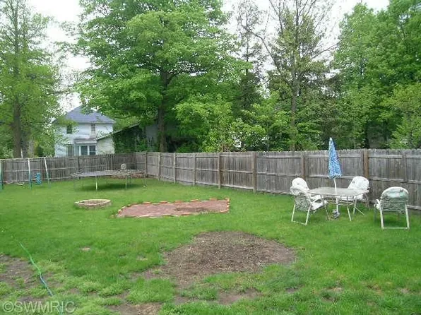 201 S 4th St, Sturgis, MI 49091