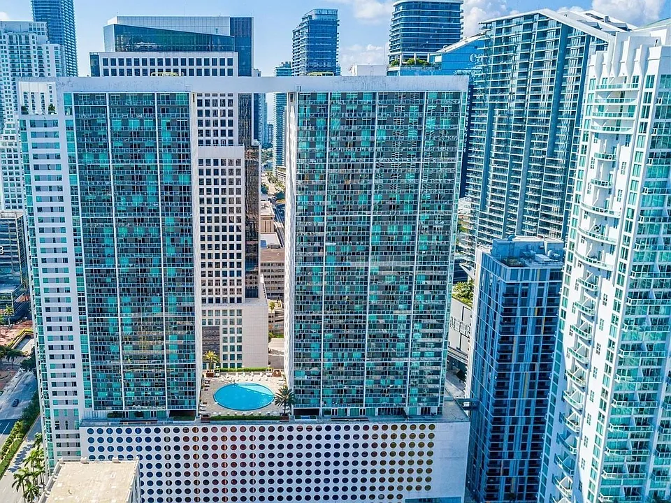 55 SE 6th St #2204