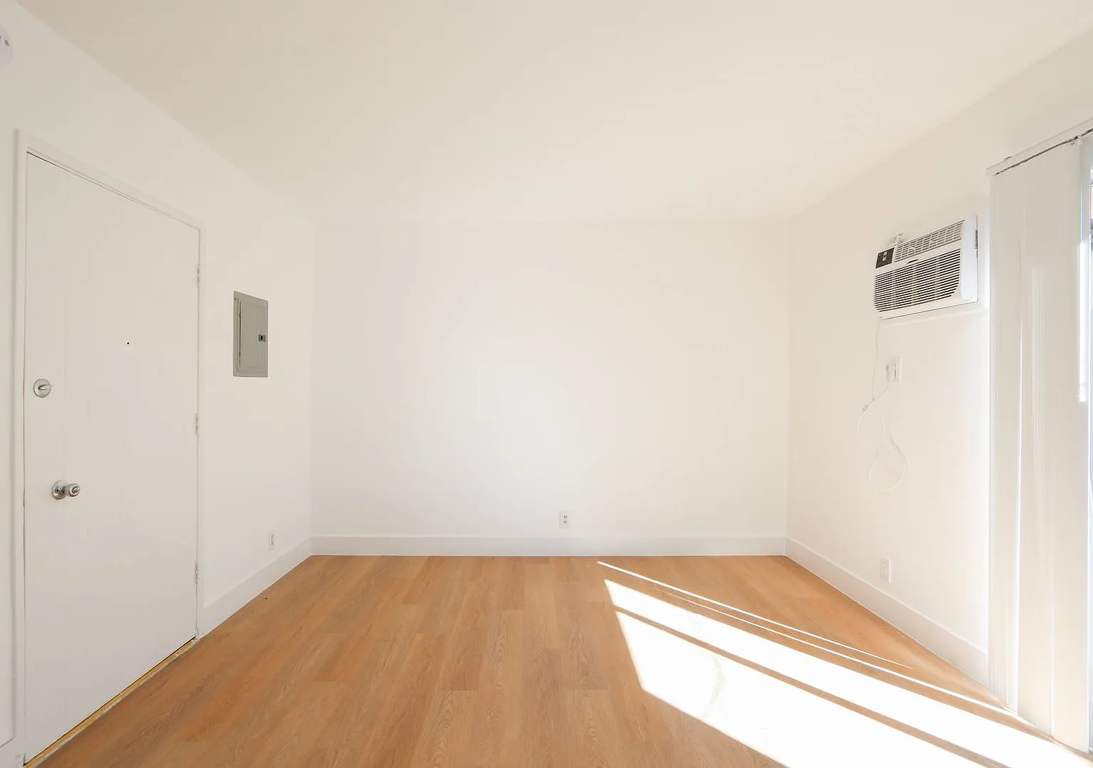 3757 Veteran Ave — Photo 4
