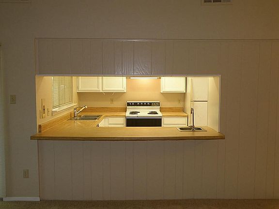 5th image of 235 E Castle Harbour Dr