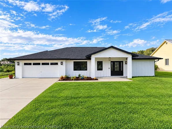 372 Parker St NE, Lake Placid, FL 33852