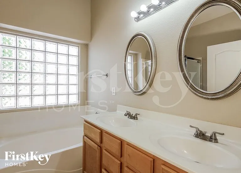 2405 N 128th Dr — Photo 9