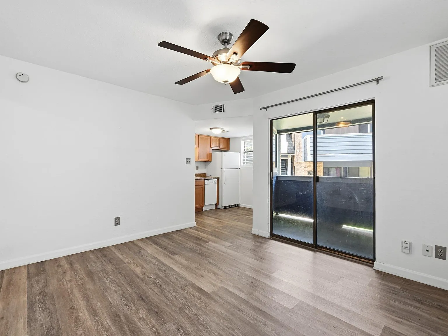 1 bed, 1.0 bath, 389 sqft, $800 — Photo 4