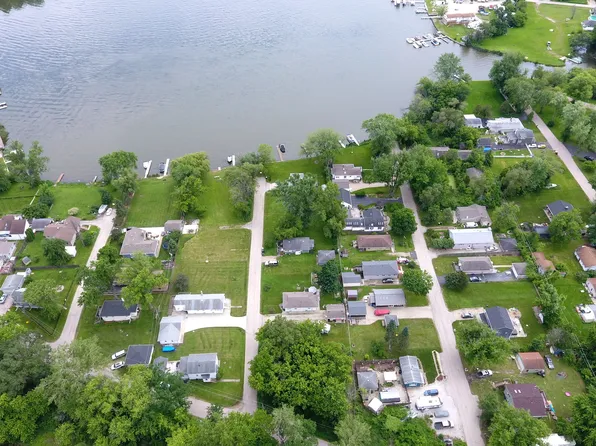 42022 N Pauline St, Antioch, IL 60002