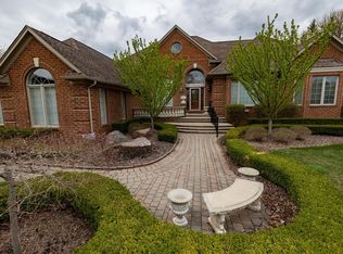 11235 Embassy Ct, Shelby Township, MI