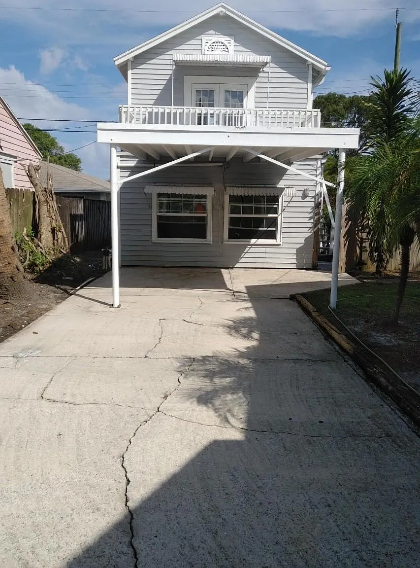 1 bed, 1.5 bath, 700 sqft, $1,700 — Photo 1