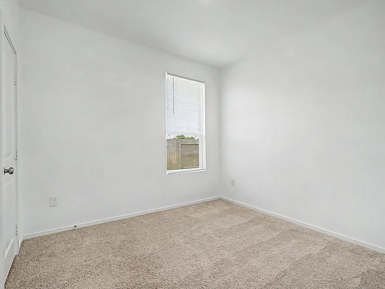511 Louis Ln — Photo 27