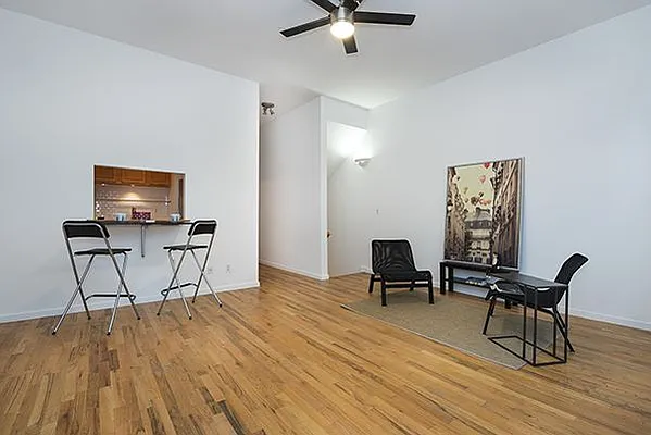 Rented by Perry Associates NYC Inc | media 19