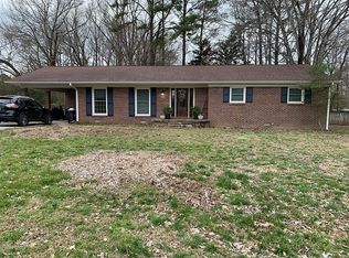 306 Royal Oak Dr, Paris, TN 38242