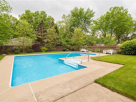 2nd image of 32617 Greenwood Dr