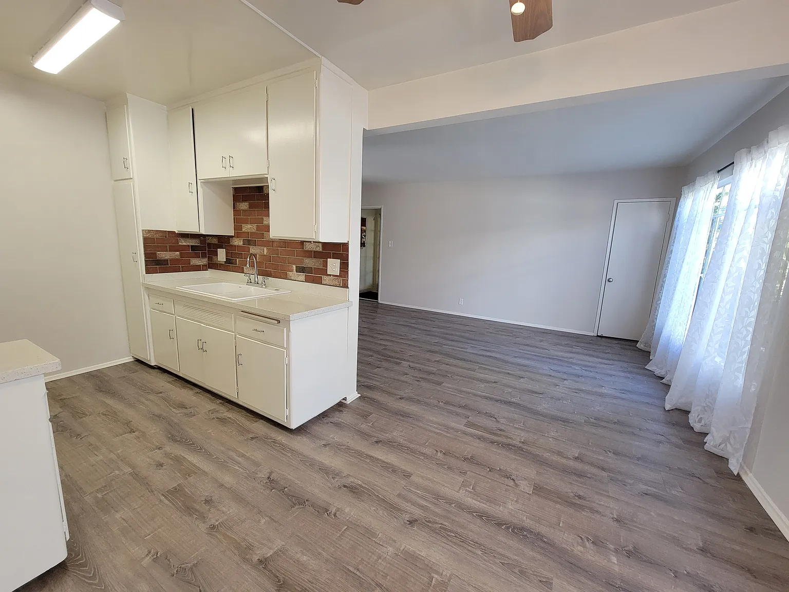 13531 Wyandotte St — Photo 1