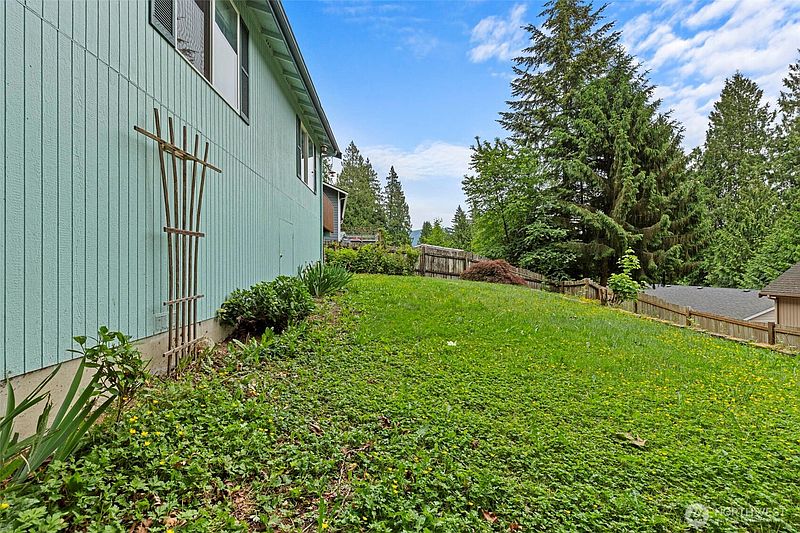 3rd image of 794 West Road