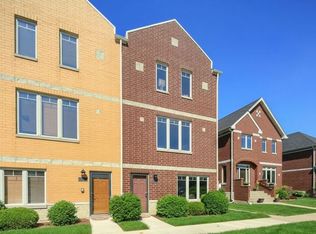 8900 31st St Unit 18, Brookfield, IL 60513