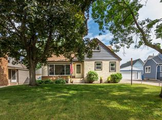 1227 Leland Rd E, Maplewood, MN 55109