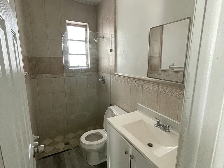 851 SW 4th St #9 — Photo 7