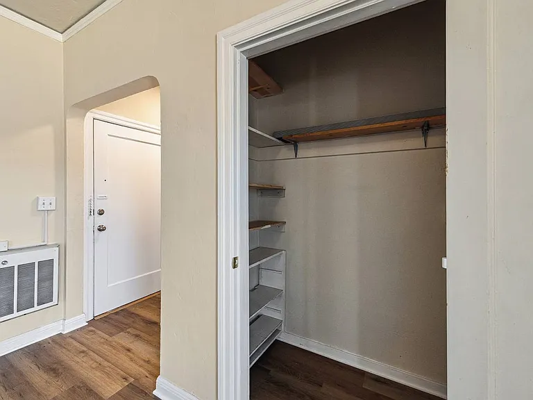3909 Shafter Ave — Photo 11