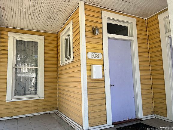 3rd image of 608 Mason St