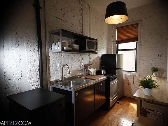 4th image of 170 Elizabeth St #3A
