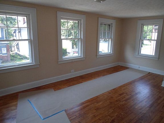 5th image of 139 E 7th St