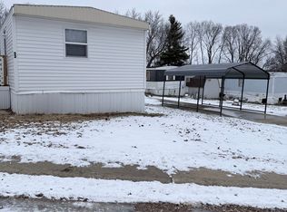 52 Hillview St, Freeport, IL 61032