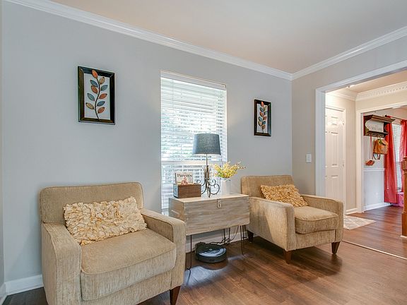 3rd image of 509 Farmington Ct