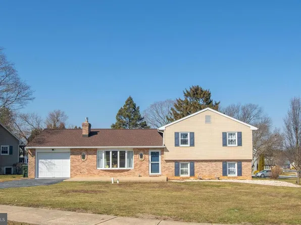 315 W Broad St, New Holland, PA 17557