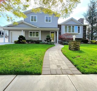 221 W End Avenue, Massapequa, NY, 11758