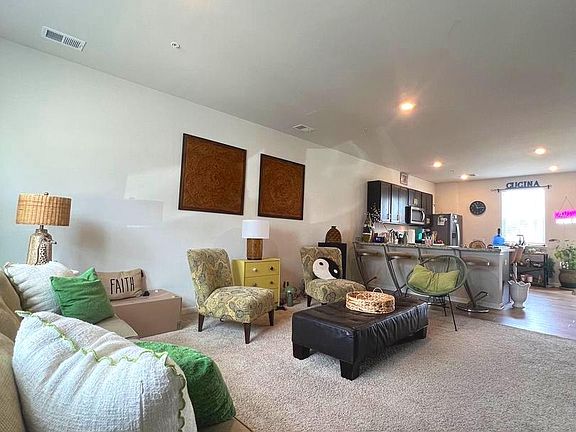 4th image of 815 Derwent Ln