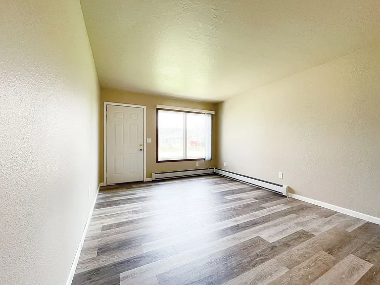 Royal Suites Apartments on Minot's North Hill — Photo 18