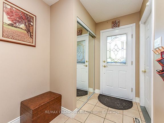 4th image of 163 Simmons Blvd