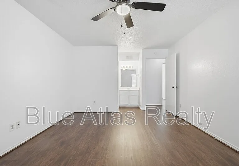 2713 Wimbledon Ct #D — Photo 9