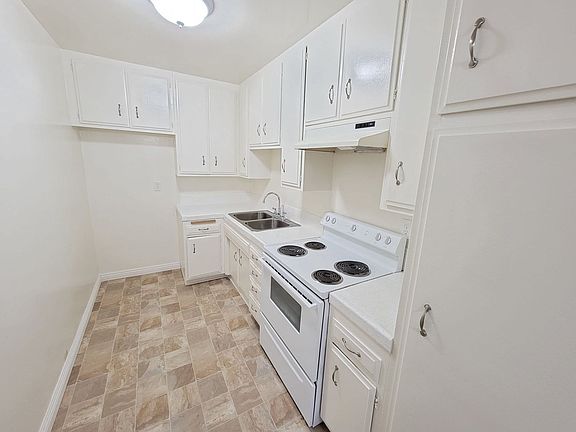 5th image of 7337 Haskell Ave #4