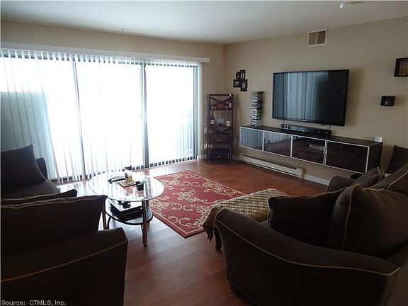 3rd image of 23 Candlewood Dr