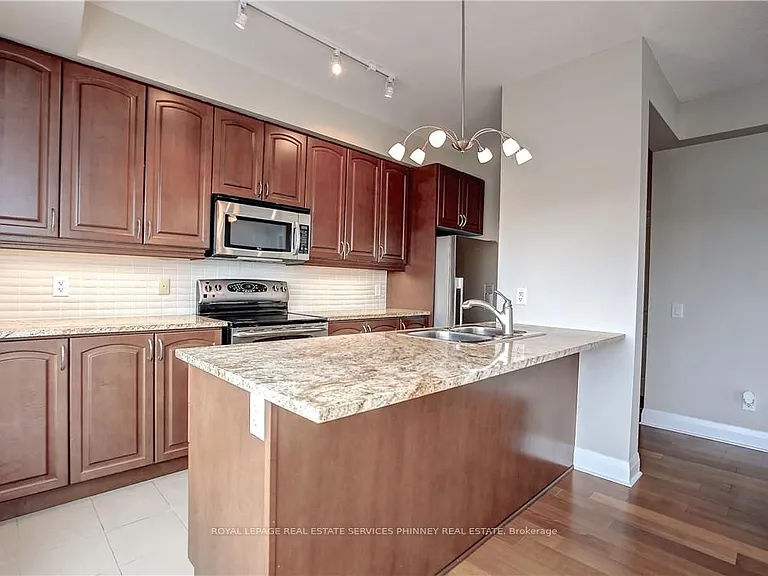 1 Hurontario St #806 — Photo 6