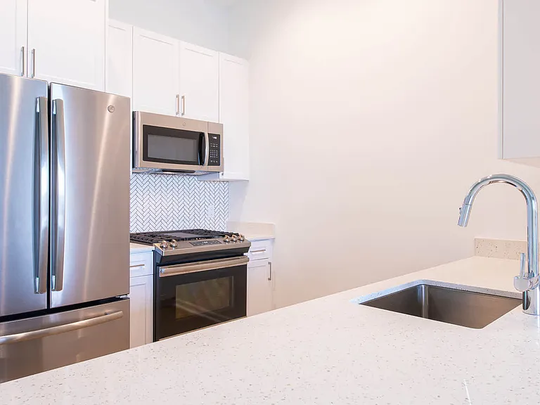 Kitchen Stainless Steel Appliances and Quartz Countertops