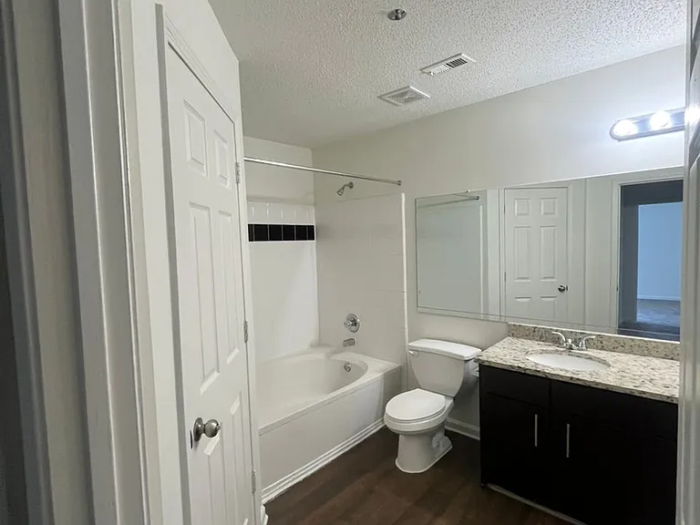 Wesley St. Claire Apartments at Lawrenceville — Photo 305