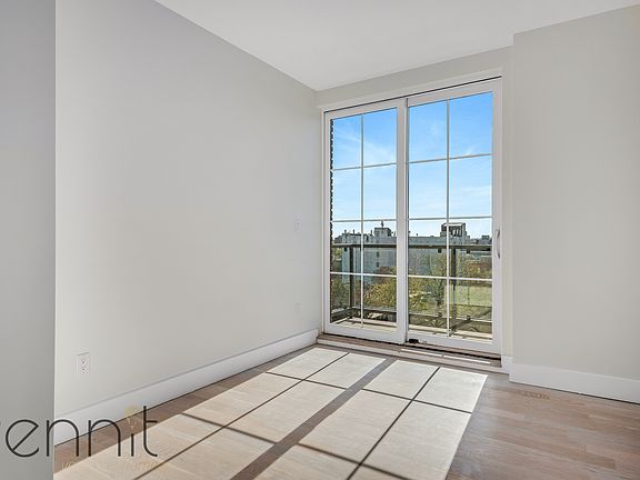 5th image of 937 Rogers Ave #5S