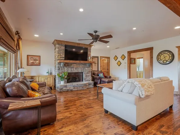 1633 Scenic Dr Unit 102, Graford, TX 76449