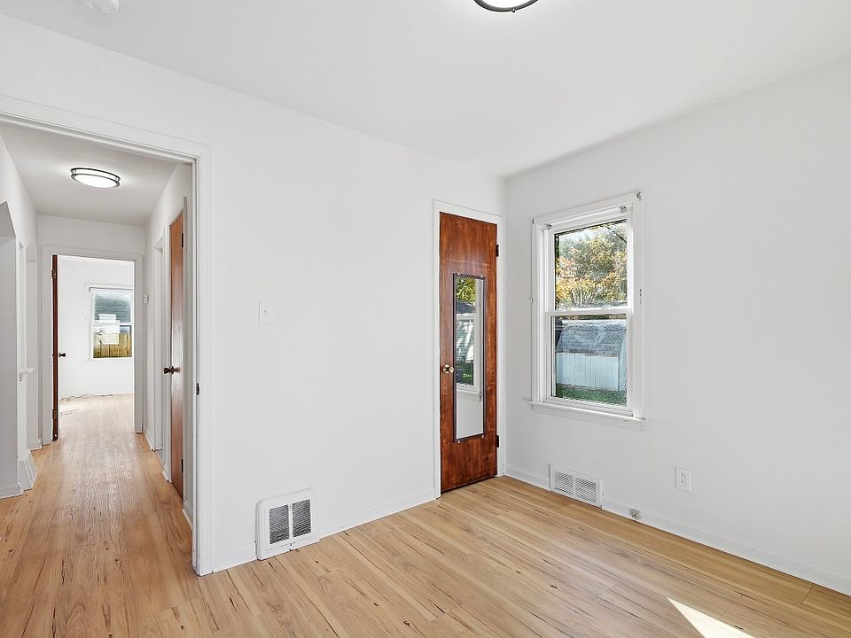 1943 Buckingham Ave, photo 11