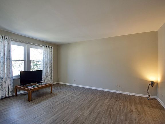 4th image of 2421 Oakdale Ct